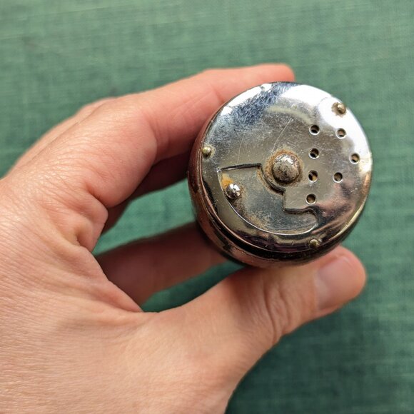 Vintage wood novelty bottle opener and pepper shaker - Picture 5 of 9